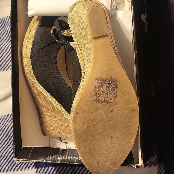 SHOES - Picture 2 of 3